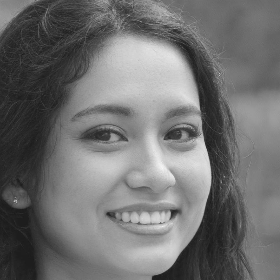Retrato profesional de Valentina Quiroga, especialista en contenido